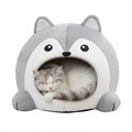 Niche pour chat copain, qui ressemble à un chat, avec un véritable chat allongé dedans