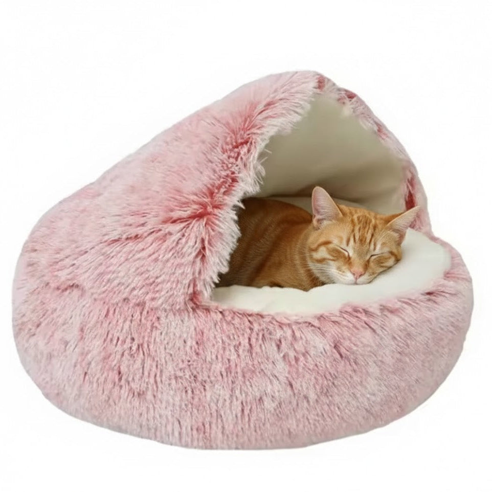 Niche doudou rose avec un chat roux